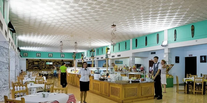 V rámci programu all inclusive si užijete bufetové snídaně, obědy i večeře v hlavní restauraci. 