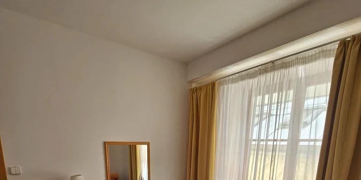 K dostání jsou jedno- a dvoulůžkové pokoje Standard a Komfort.