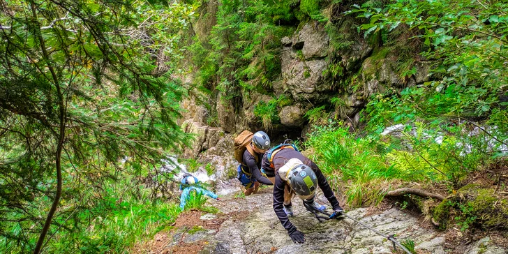 Ferrata HZS na Martinských holiach vás prevedie jedinečným kaňonom Pivovarského potoka, kde vás čakajú vodopády, skalné prahy, lanové mosty aj poriadna dávka dobrodružstva.