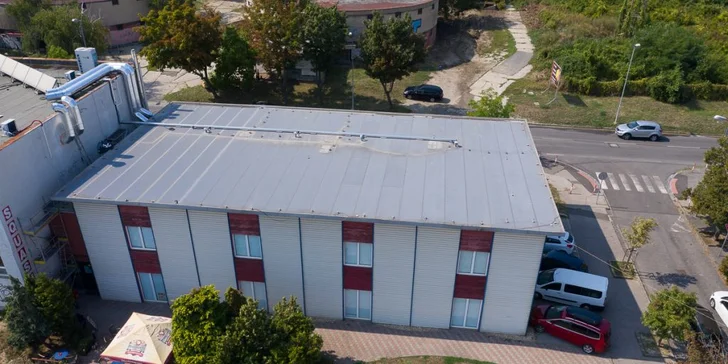 Športové centrum sa nachádza neďaleko Račianskeho mýta. K dispozícii budete mať aj bezplatné parkovisko