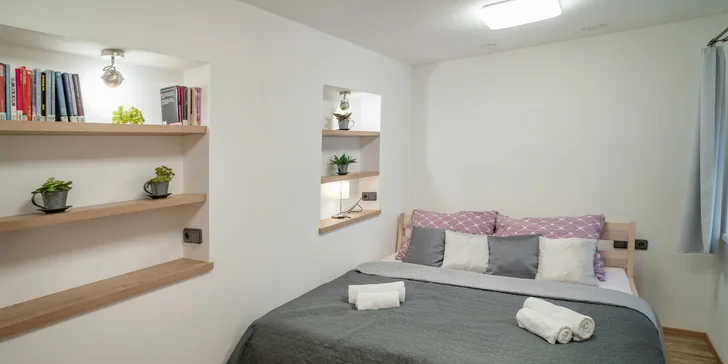 K mnoha apartmánům patří i vybavená kuchyně s troubou a myčkou, případně také pračka se sušičkou.