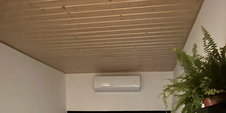 Ložnice je v suite oddělená od ostatních prostor.