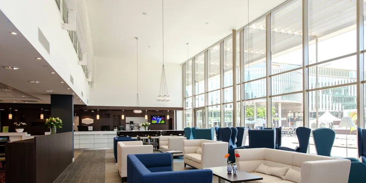 Moderní design a světový standard sítě Hilton vás přivítá hned při vstupu do hotelu.