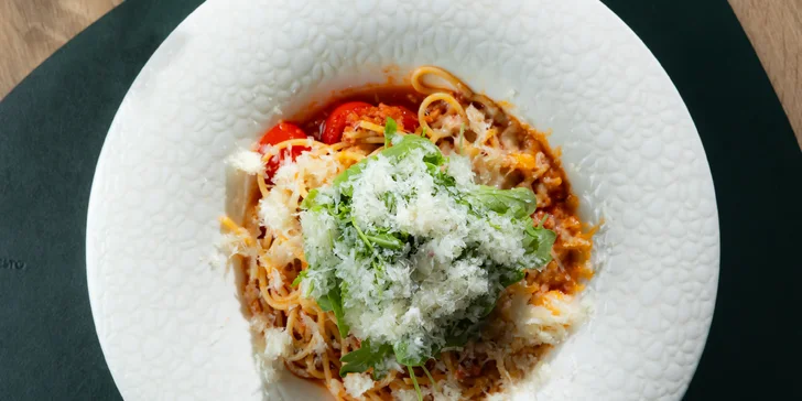 Ochutnať môžete tradičné cestoviny, napríklad Pasta Española s chorizom a paradajkovou omáčkou.