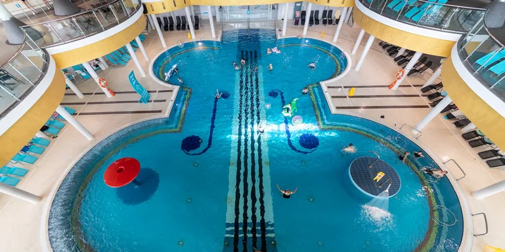 4* hotel Bukovina je přímo propojený s aquaparkem Termy Bukovina, kam máte volný vstup. 
