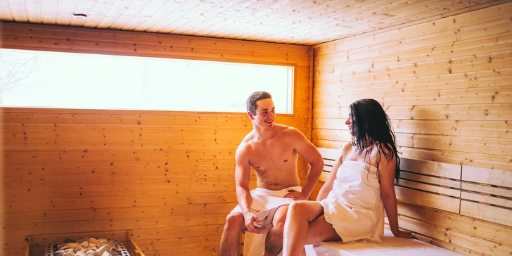 Děti se pobaví ve vodním ráji, rodiče si můžou odpočinout v jedné ze saun, které se nachází hned vedle.