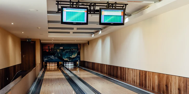 Pro aktivní odpočinek je zde také možnost sportovního vyžití přímo v areálu hotelu, který za menší příplatky nabízí bowlingovou dráhu, biliard a stolní fotbal.