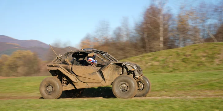 Čaká vás jazda v uzavretom offroad areáli plnom adrenalínových prekážok