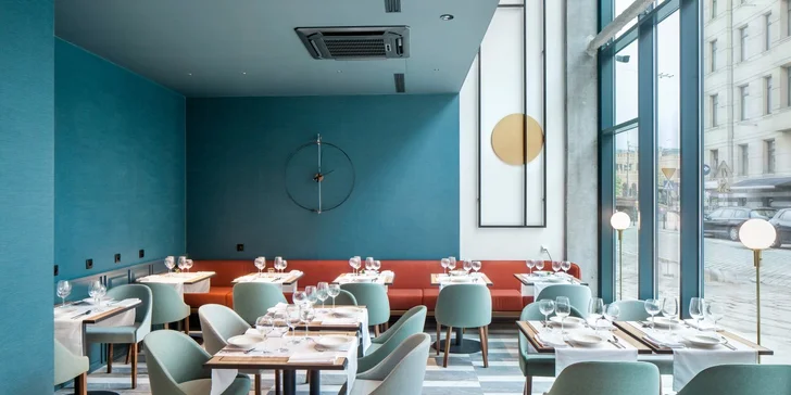 Do restaurace si každé ráno zajdete na servírovanou snídani. 