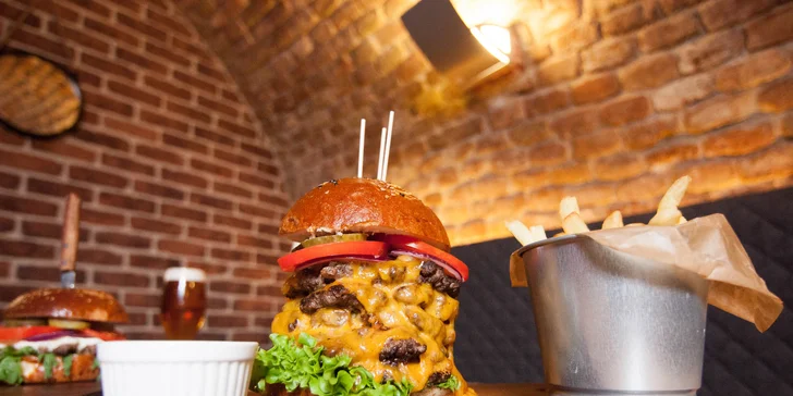 1300g CLASSIC black angus hovädzí burger, 180g Hranolčeky, 30g Kečup