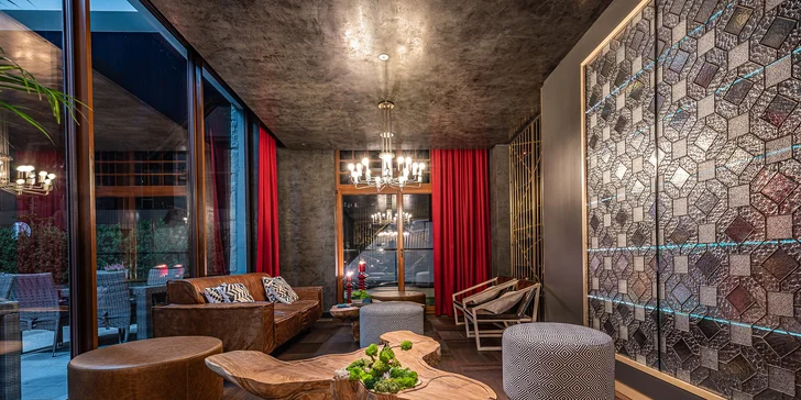 Hotel sestává ze dvou budov, jedna z nich je legendární historická Villa Marilor. Do té dříve jezdila odpočívat polská elita a smetánka. 