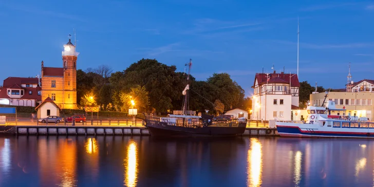 K molu ve městě Ustka jsou to asi 2 km. 