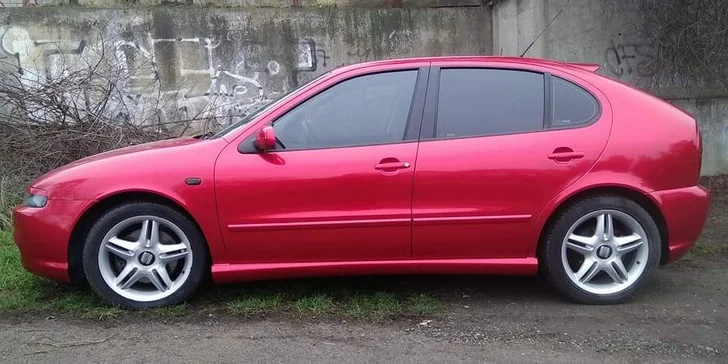 I váš bourák se s tmavými skly stane elegánem.
