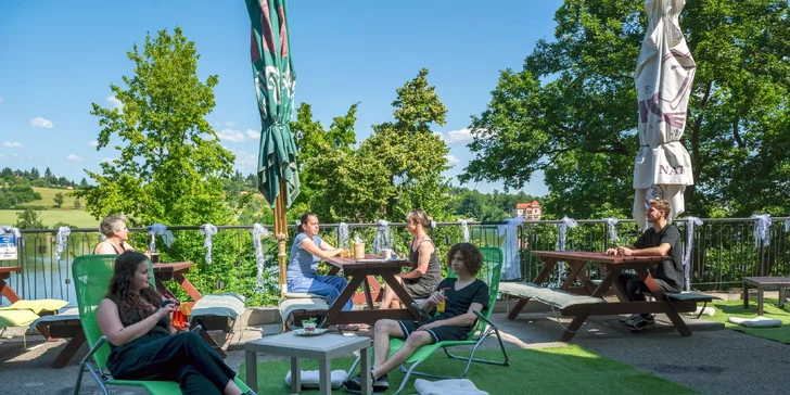 Voucher platí na jakékoliv jídlo z pestrého menu.