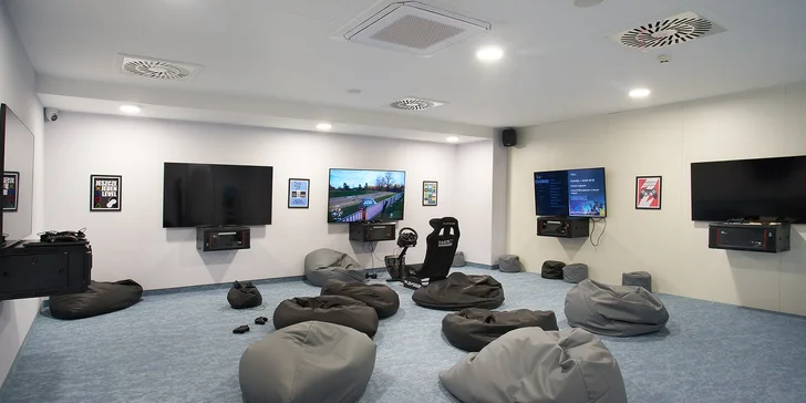 ...větší zaujme spíš X-box. 