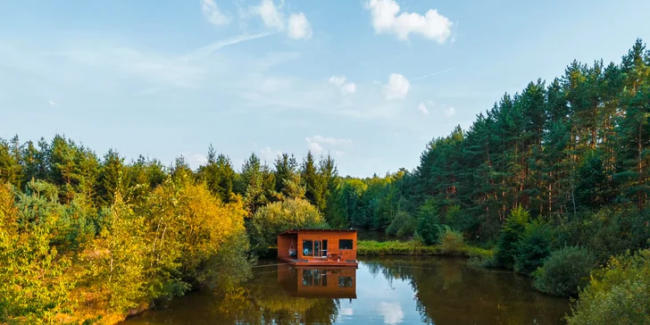 Všechny tři domky najdete na hladině vodních tůní v areálu lesní školky.