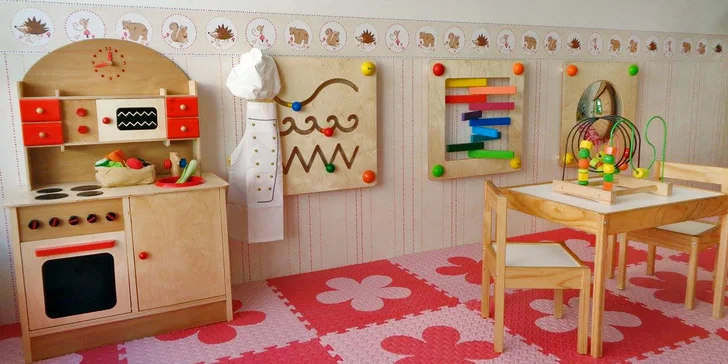 V herně najdete i montessori pomůcky a hračky. 