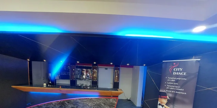 Samozrejmosťou je aj čakacia miestnosť, kde si môžete dať chutnú kávičku

