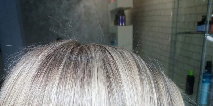 Díky brazilskému keratinu vlasy nekrepatí, drží tvar, nelámou se a netřepí.