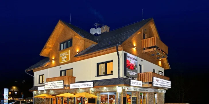 Hotel Fiuli leží v centru Harrachova, jen 200 m od sjezdovky.