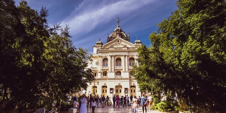 Predstavenie Grófka Marica si môžete prísť vychutnať 26. 4. 2023 o 19:00 do krásnych priestorov historickej budovy Štátnej opery v Košiciach.