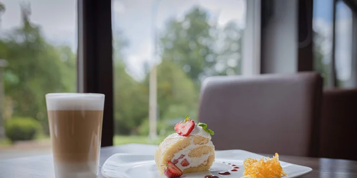 Zváni jste také na polední snack a případně kávu a dezert.