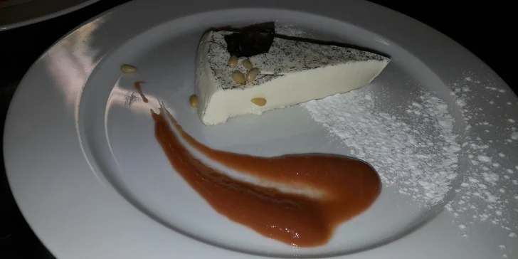 Nechte si i místo na sladkou tečku, panna cottu s jablky a voňavým kořením.