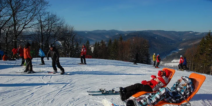 Pokud přijedete, až bude sníh, rozhodně nenechávejte doma lyže. 