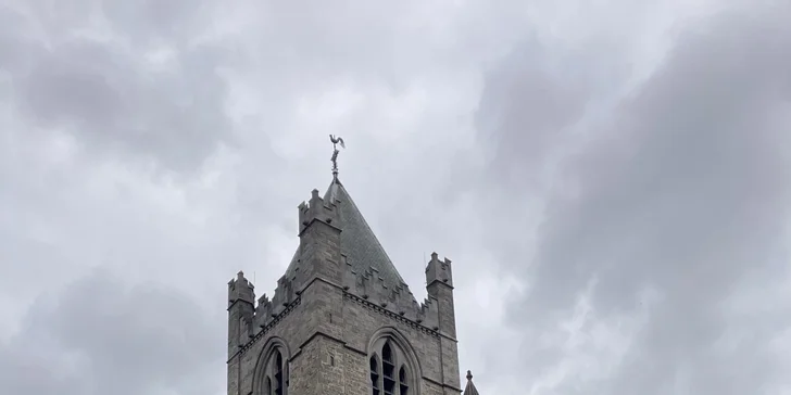 V Dubline navštívite historický Dublin Castle a následne aj majestátnu Christ Church Cathedral, ktorá patrí k najstarším stavbám mesta