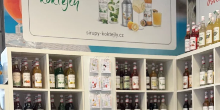 Kávu, sirupy a další produkty používané na cuppingu na kurz dodává poctivá domácí značka Moje Špajzka.


