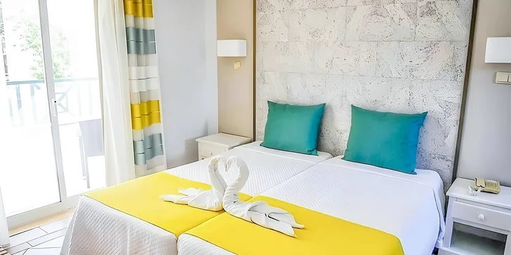 AP Adriana Beach Resort zasazených do kvetoucích zahrad nabízí vzácný pocit svobody, prostoru a naprostého soukromí.