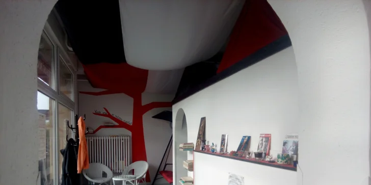 Interiér je příjemný a majitelé salonu si zakládají na tom, že je tu stále veselo.