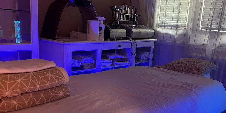  Při péči se na pokožku nanáší olejíček a skořicový gel. 