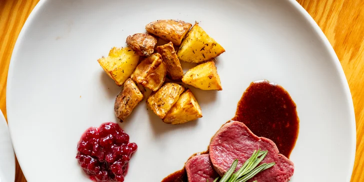Romantická varianta zahrnuje pětichodové menu.