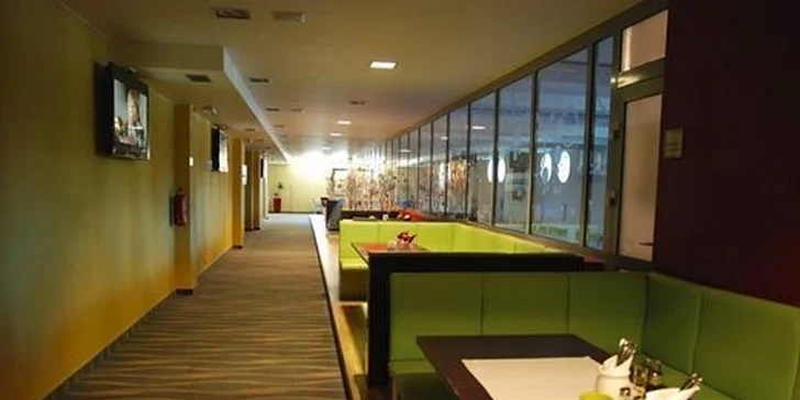 Vykutálená zábava pro celou partu: 110 minut bowlingu a 6 hovězích burgerů