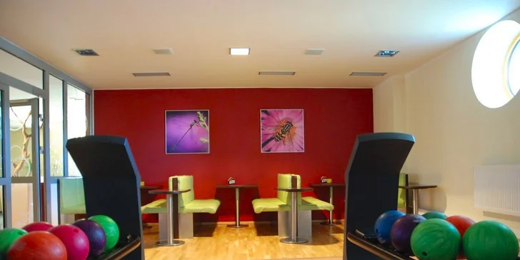 Vykutálená zábava pro celou partu: 110 minut bowlingu a 6 hovězích burgerů