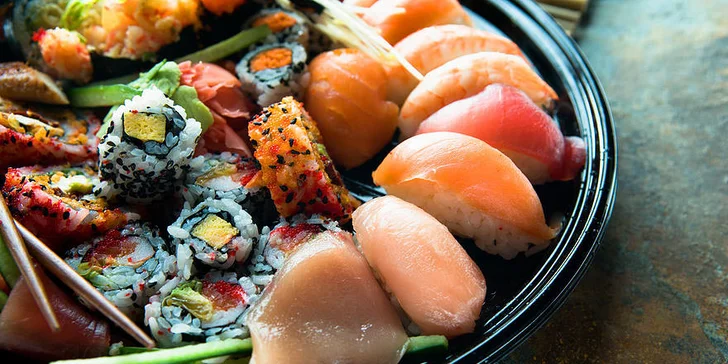 Sushi menu v japonské restauraci Mikuni - 44 ks