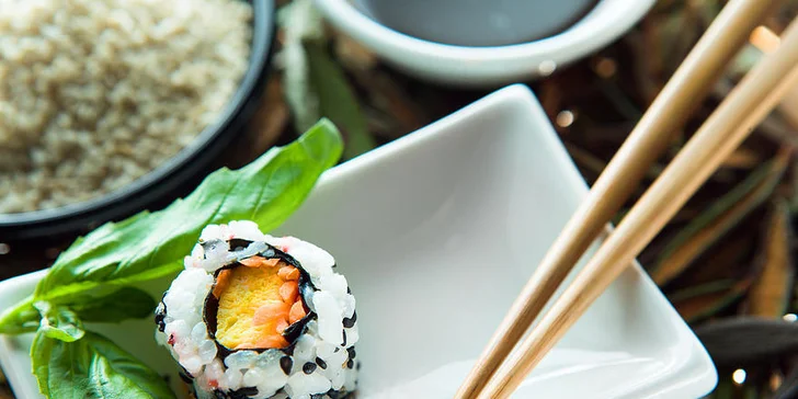 Sushi menu v japonské restauraci Mikuni - 44 ks