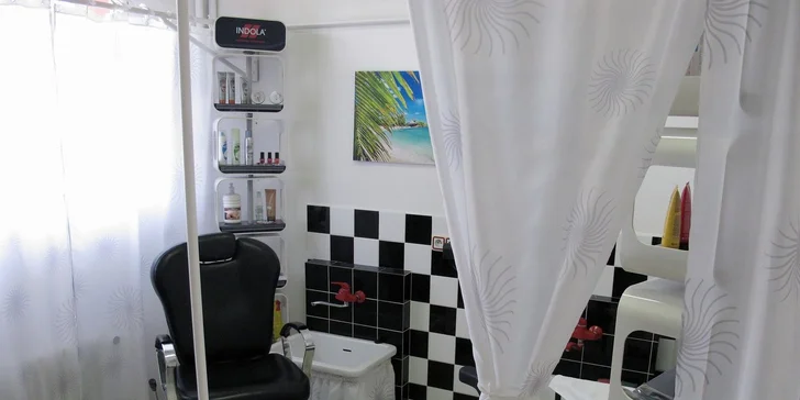 Wellness pedikúra s peelingovou masáži + parafínový zábal na ruce v délce 60 minut