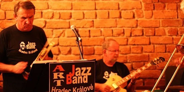 Dvojitý tatarák a 8 topinek v oblíbeném Stachmo restaurantu