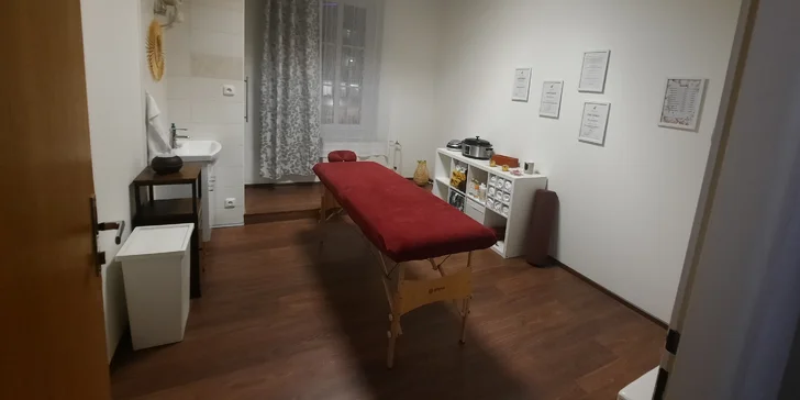 Sáhnout můžete také po okouzlujícím zážitku při masáži nahřátými lávovými kameny.