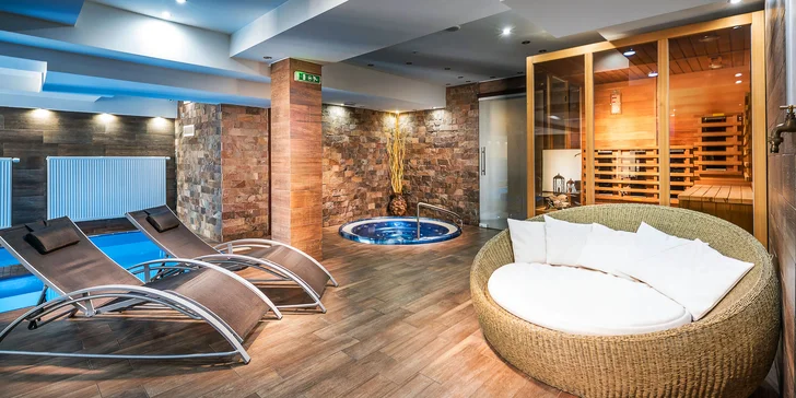 Ve wellness centru v hotelu Pieris je oddechový relaxační bazén, vířivá vana, odpočívárna s lehátky, infrasauna, eukalyptová parní sauna a klasická finská sauna.