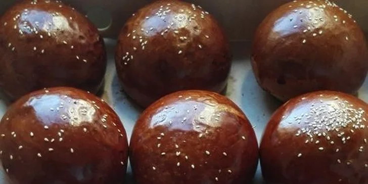 Rozvoz 2× Burger menu s hranolky a salátem