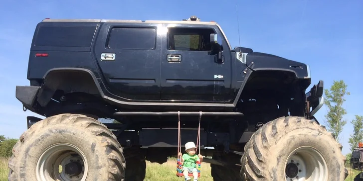 Obr zážitek: 25 minut řízení Hummer Monster Trucku na off road dráze
