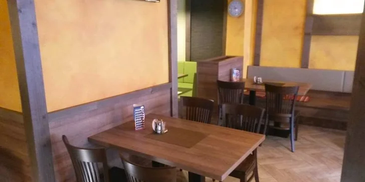 Půlkilový mletý tatarák a topinek, kolik jen sníte