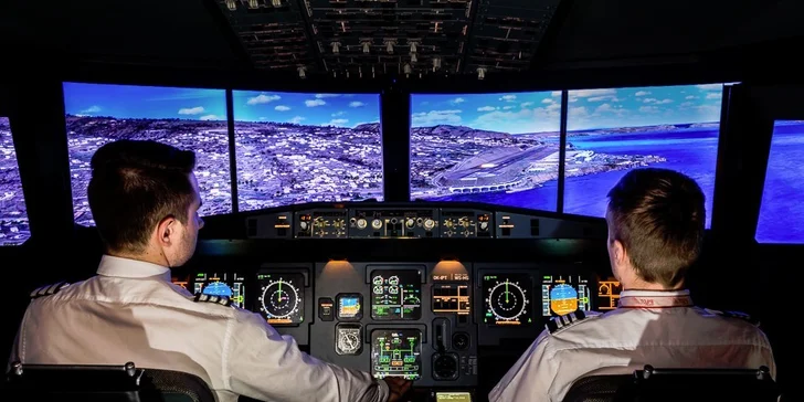 30-90 min na leteckém simulátoru dopravního letadla