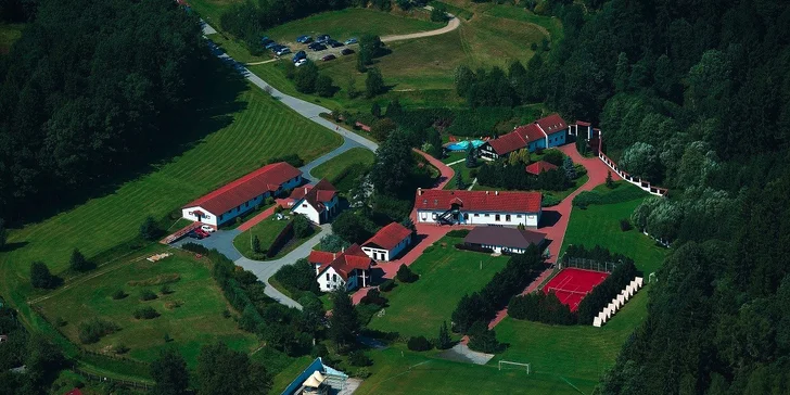 Romantika a dobrodružství: Noc ve stanu v korunách stromů až pro 4 osoby