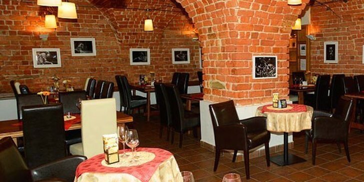 Dvojitý tatarák a 8 topinek v oblíbeném Stachmo restaurantu