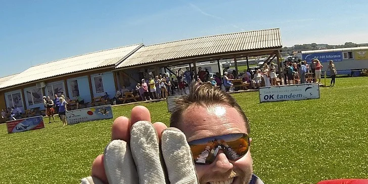 Tandemový seskok z výšky 4000 m včetně videa a foto