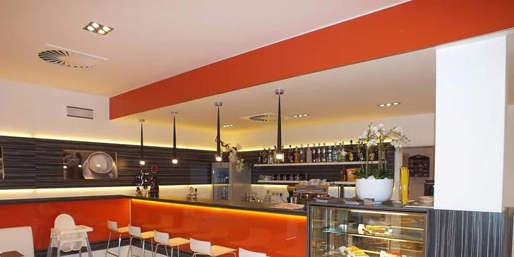 Tenis a pak posezení nad kafíčkem a dortem v Muffin Café